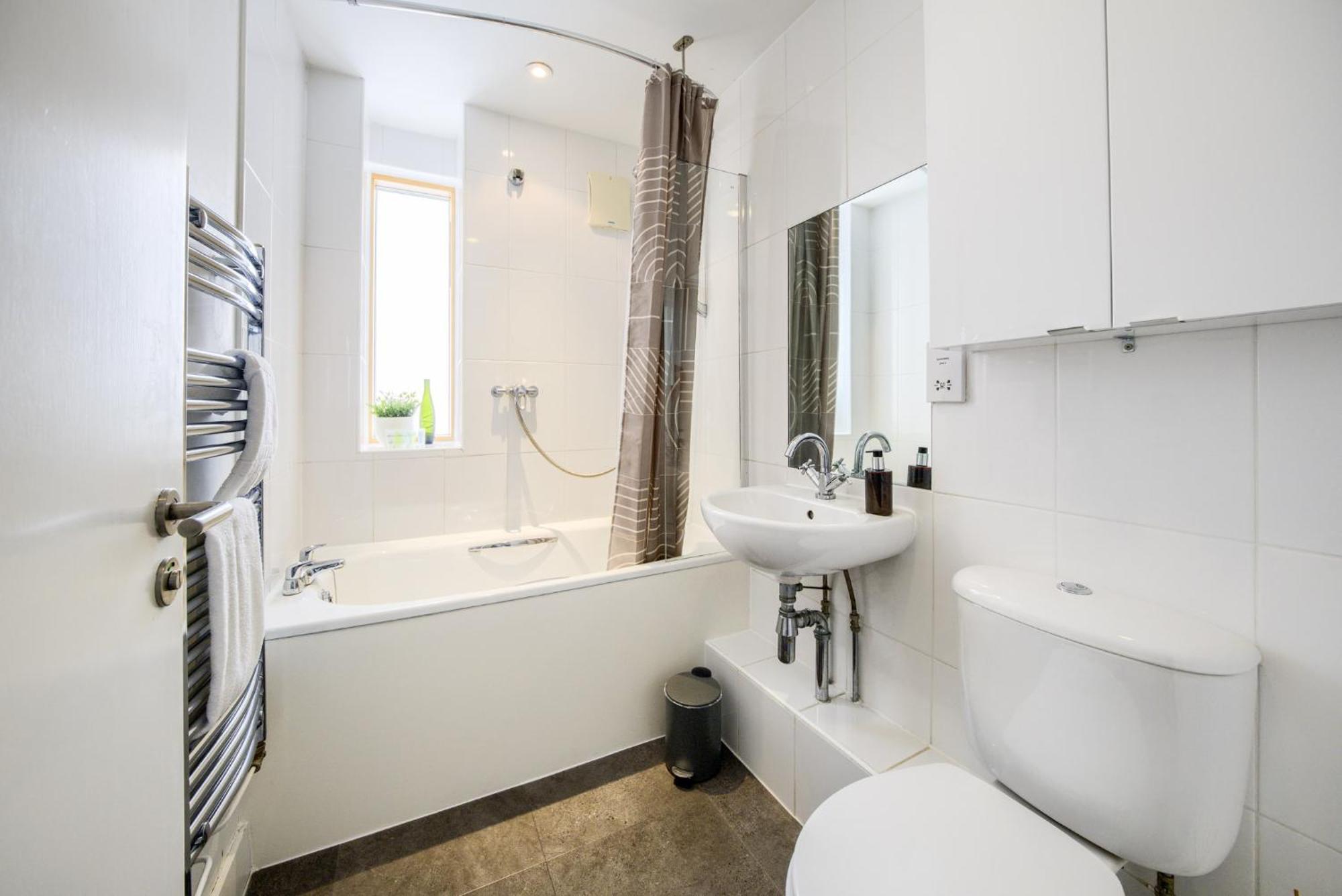 Coventry Large 4-Bed Townhouse By Empower Homes Ngoại thất bức ảnh