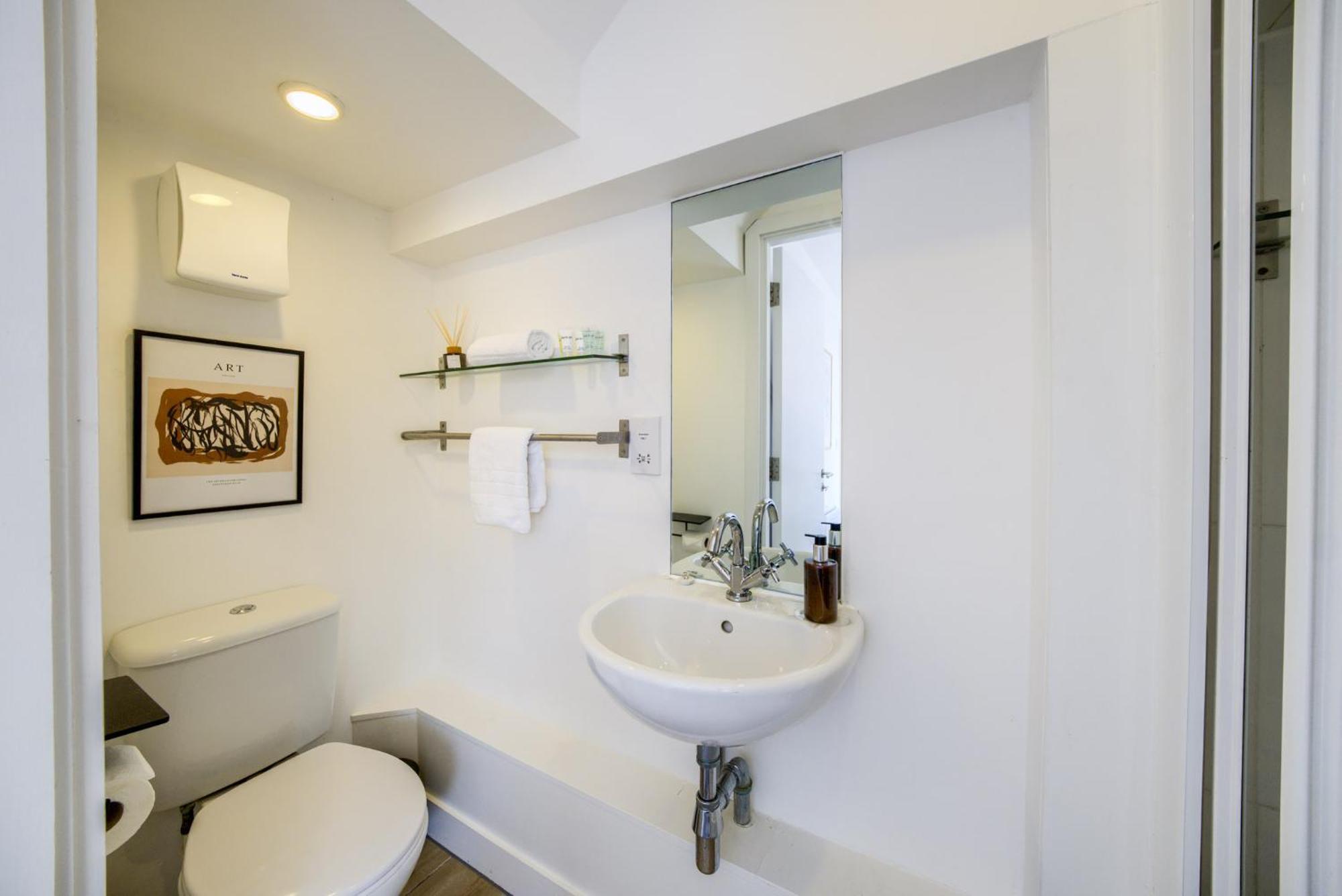 Coventry Large 4-Bed Townhouse By Empower Homes Ngoại thất bức ảnh