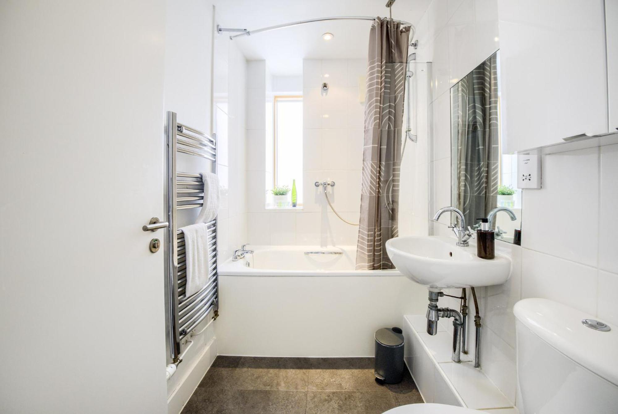 Coventry Large 4-Bed Townhouse By Empower Homes Ngoại thất bức ảnh