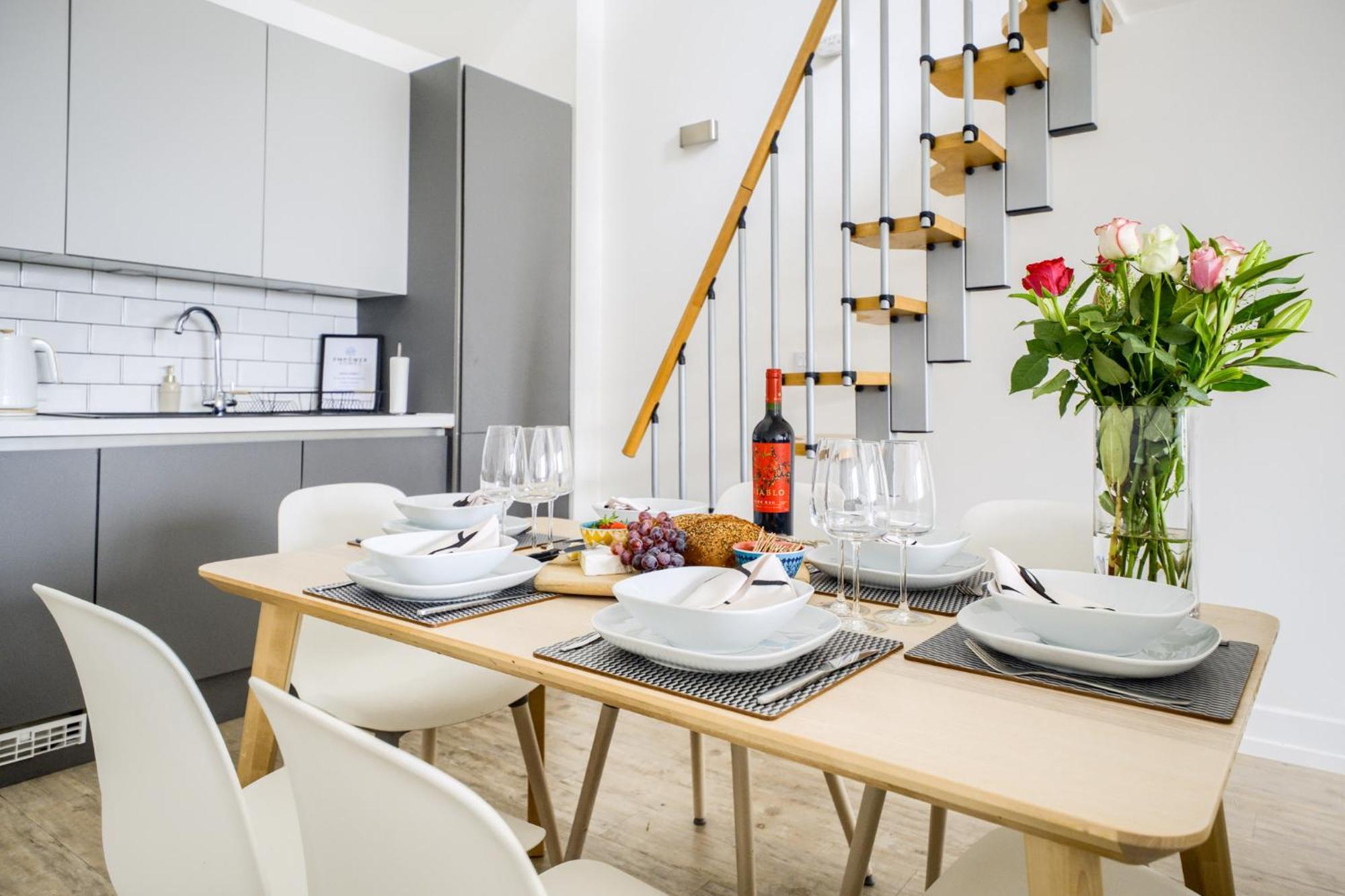 Coventry Large 4-Bed Townhouse By Empower Homes Ngoại thất bức ảnh