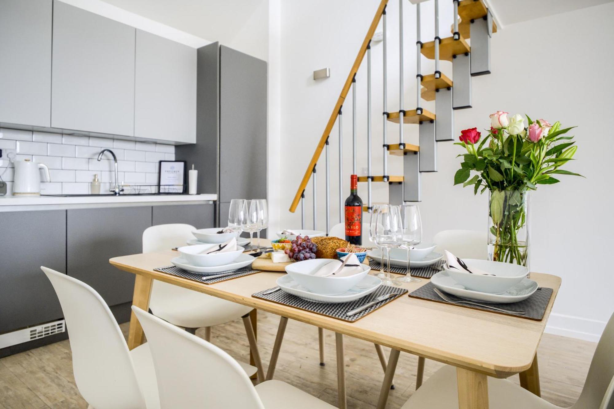 Coventry Large 4-Bed Townhouse By Empower Homes Ngoại thất bức ảnh