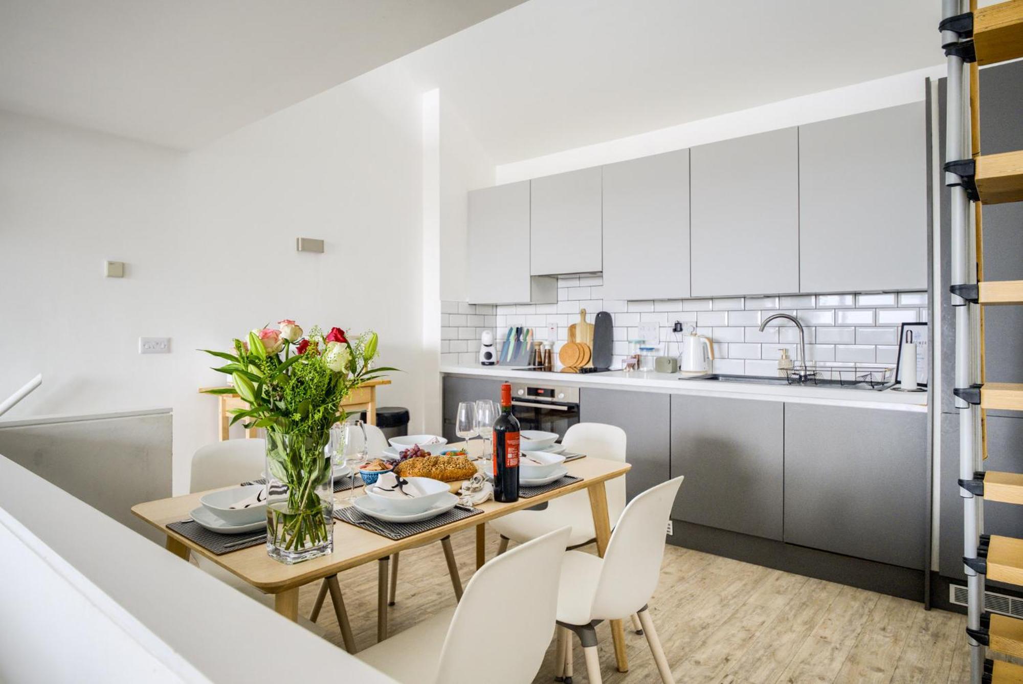 Coventry Large 4-Bed Townhouse By Empower Homes Ngoại thất bức ảnh