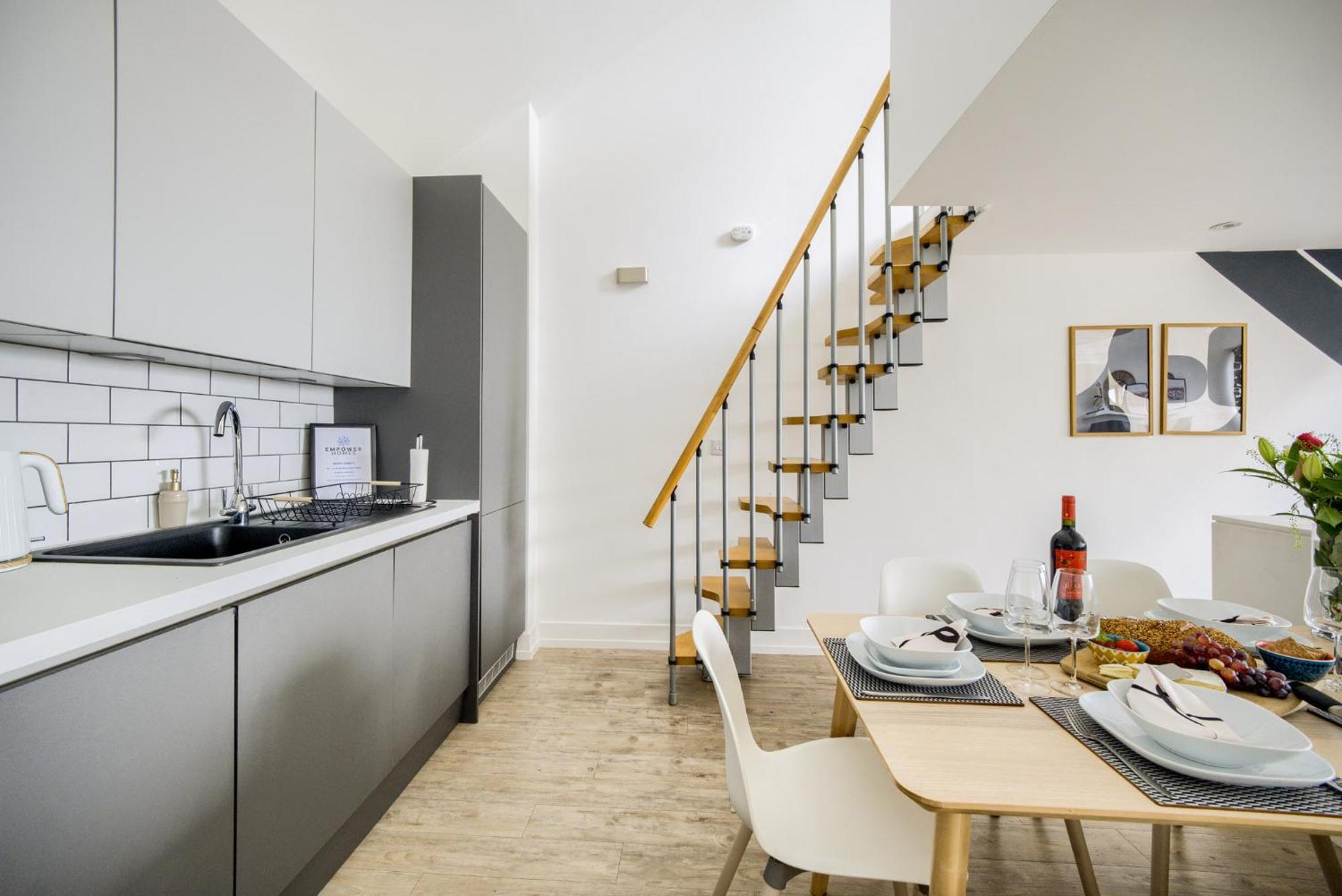 Coventry Large 4-Bed Townhouse By Empower Homes Ngoại thất bức ảnh